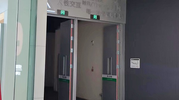 智能疏散指示系統(tǒng)能否在斷電時正常運(yùn)行？