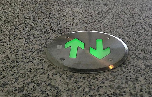 智能疏散系統(tǒng)如何確保疏散指示的清晰度和可見性？