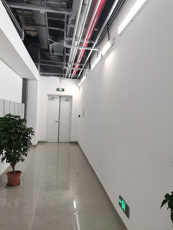 智能疏散指示系統(tǒng)如何自動調整疏散指示以適應火勢變化？