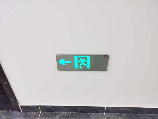 消防智能疏散系統(tǒng)如何保證在極端溫度下的指示效果？