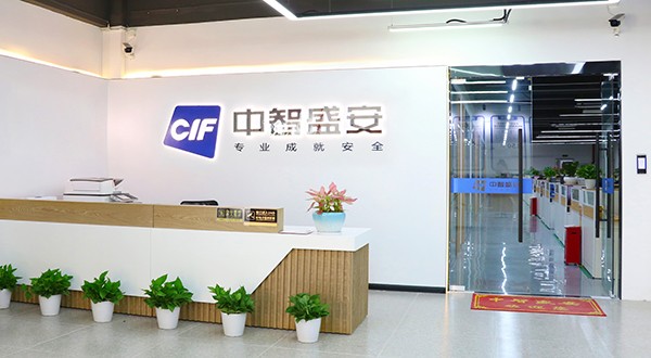 疏散過(guò)程中，智能疏散系統(tǒng)如何提供緊急疏散信息發(fā)布？