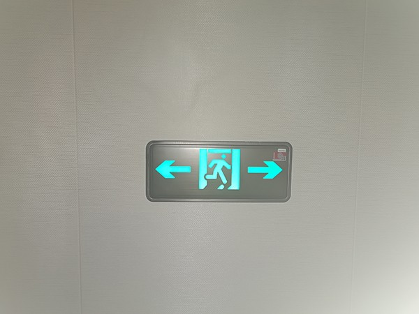 在大型商場(chǎng)中，集中控制智能疏散的優(yōu)勢(shì)何在？